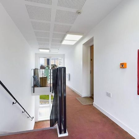 Chic City Centre Apartment With Allocated Parking Swansea Dış mekan fotoğraf
