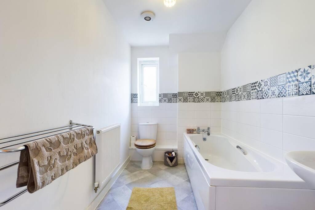 Chic City Centre Apartment With Allocated Parking Swansea Dış mekan fotoğraf