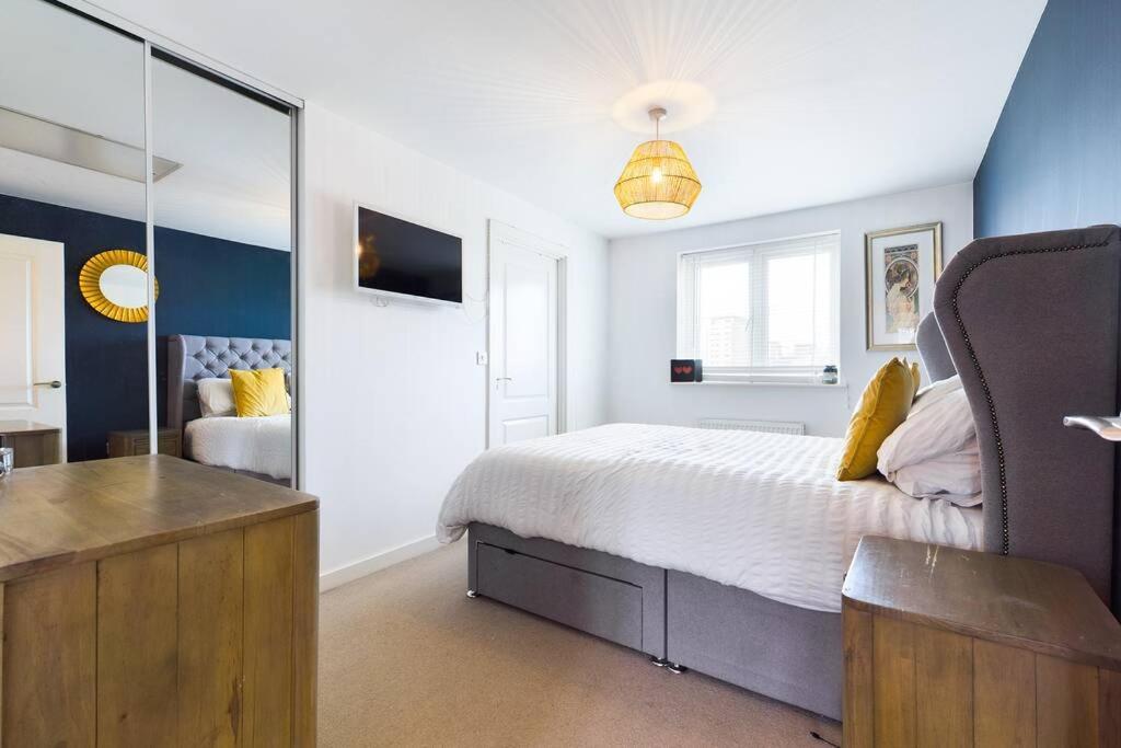 Chic City Centre Apartment With Allocated Parking Swansea Dış mekan fotoğraf