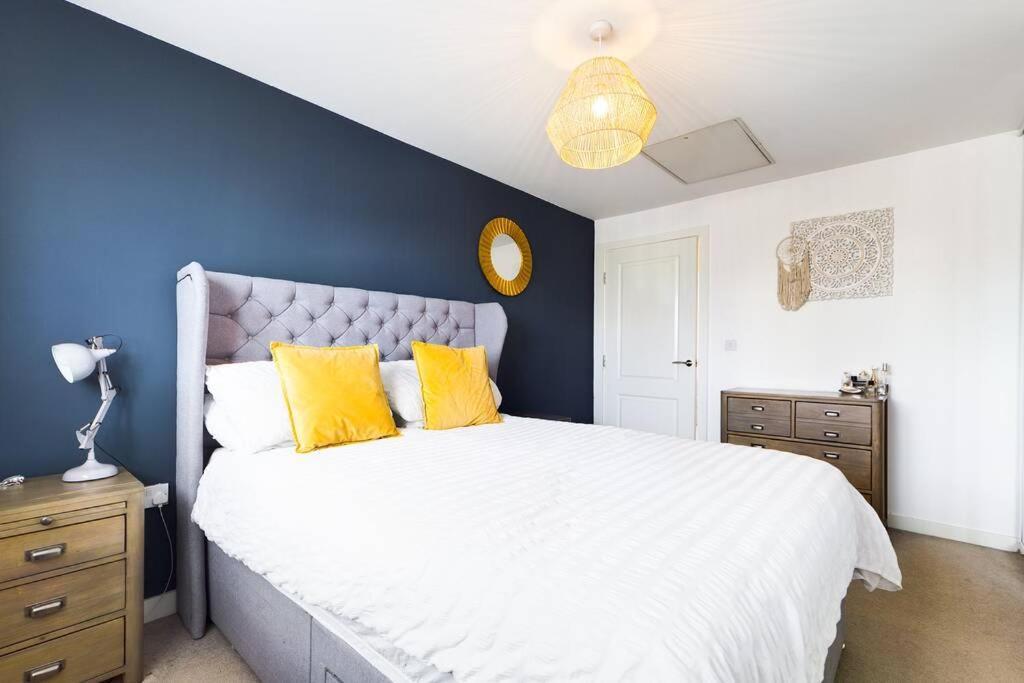 Chic City Centre Apartment With Allocated Parking Swansea Dış mekan fotoğraf