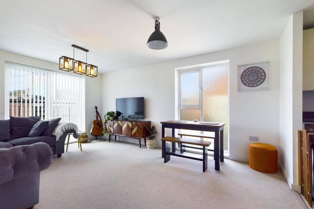 Chic City Centre Apartment With Allocated Parking Swansea Dış mekan fotoğraf
