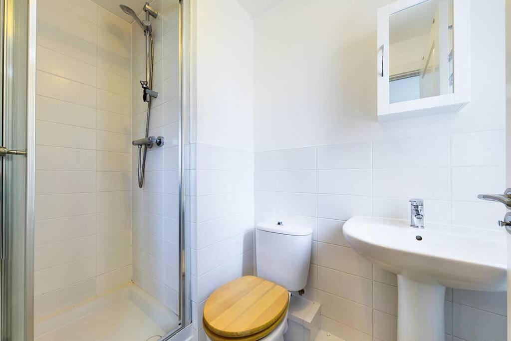 Chic City Centre Apartment With Allocated Parking Swansea Dış mekan fotoğraf
