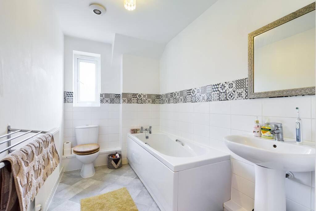 Chic City Centre Apartment With Allocated Parking Swansea Dış mekan fotoğraf
