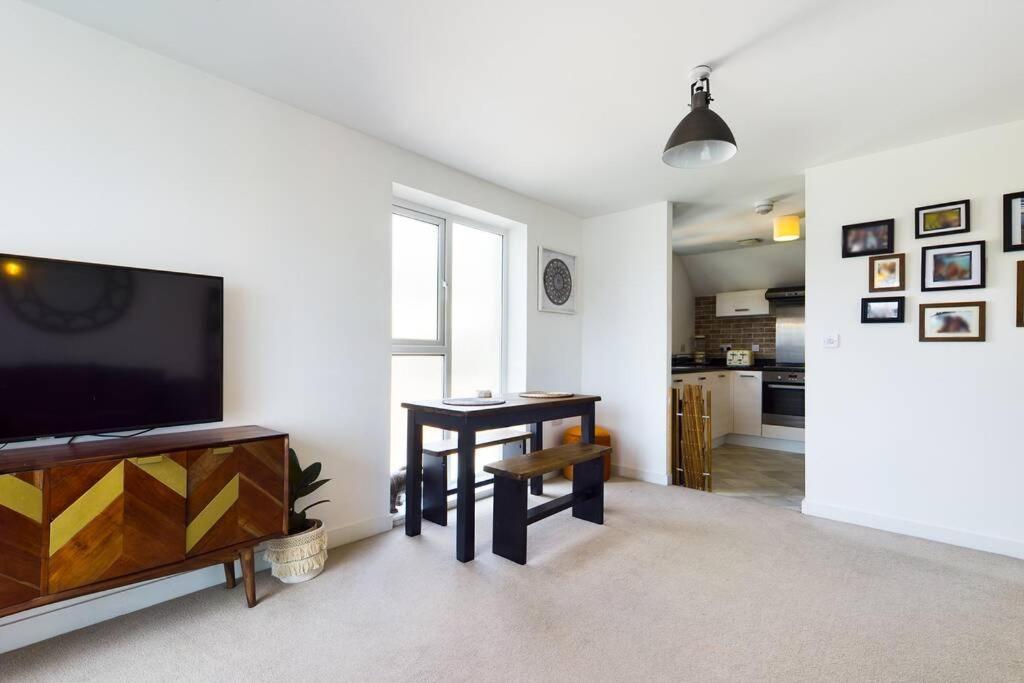 Chic City Centre Apartment With Allocated Parking Swansea Dış mekan fotoğraf