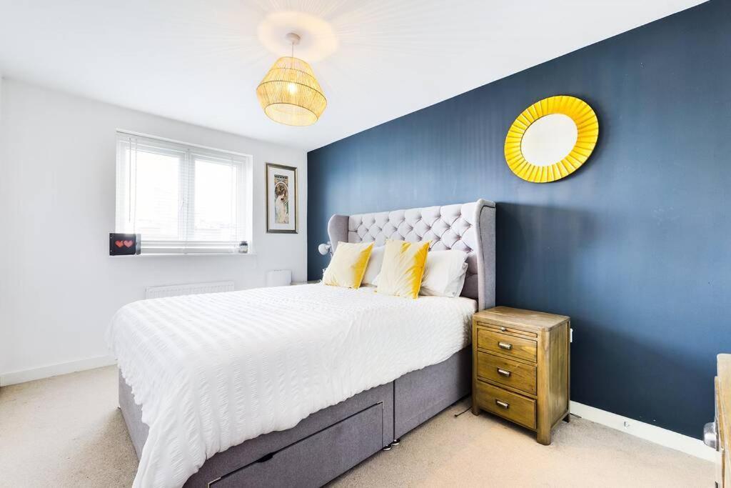 Chic City Centre Apartment With Allocated Parking Swansea Dış mekan fotoğraf